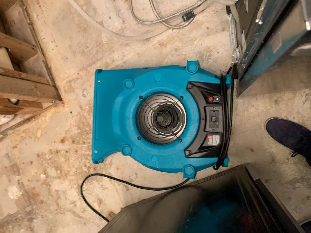 Air mover drying equipment for Mold Remediation & Removal in Onondaga
